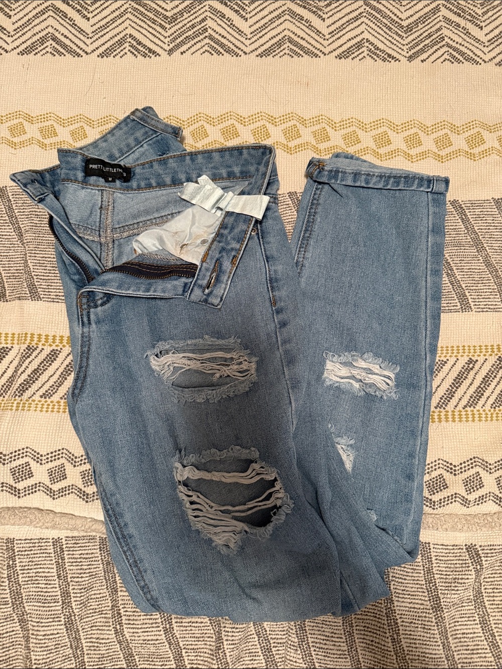 PrettyLittleThing Light Blue Ripped Skinny Jeans